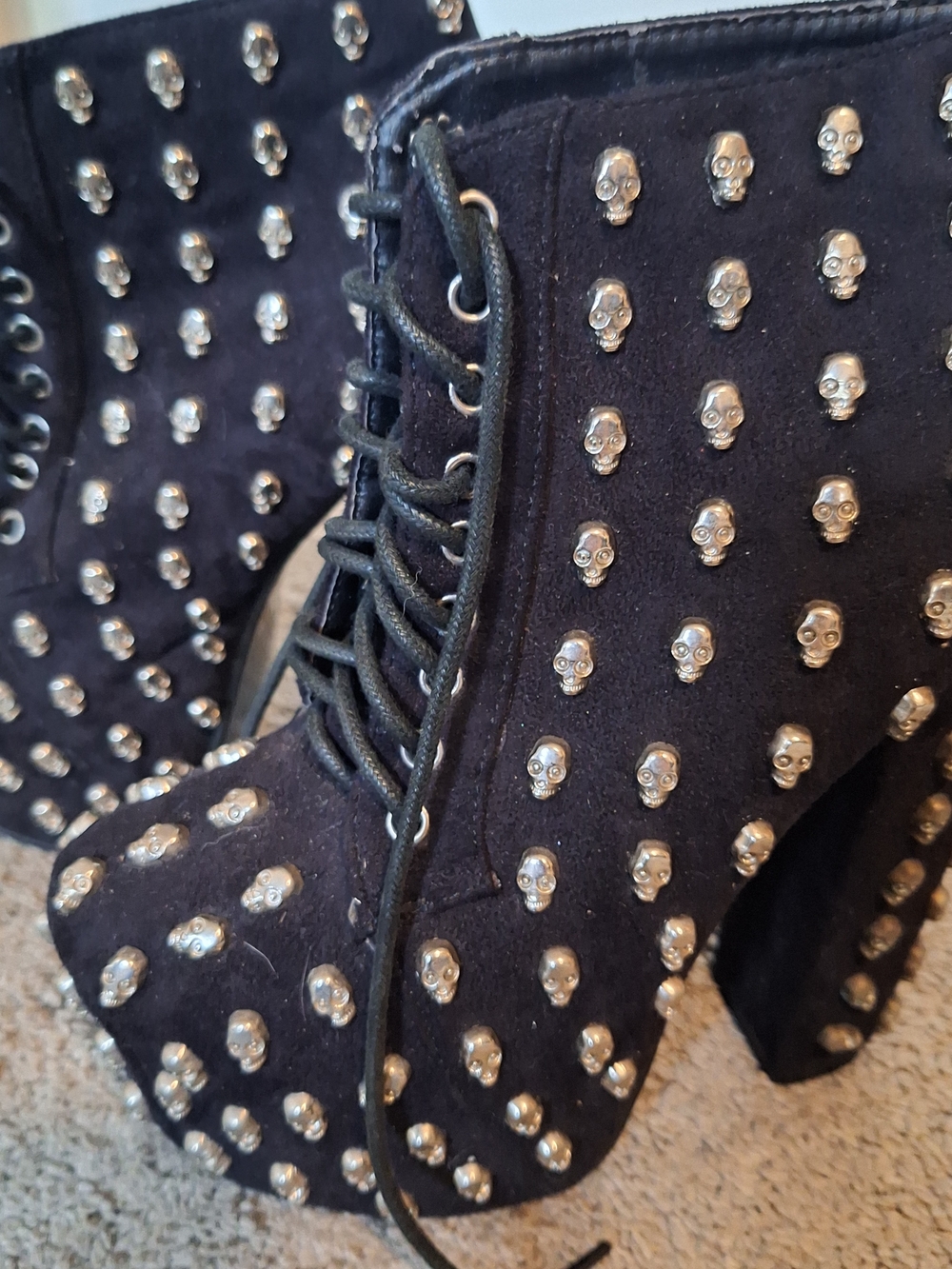 Womens Black Studded Skull Lace-Up Platform Booties 6 Inch Heel Sz 7 - Picture 3 of 9
